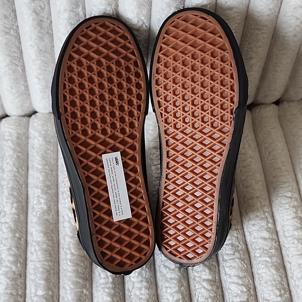 Vans Old Skool Leopard Print Low-Top Sneakers with Black  Accents - Picture 5 of 6